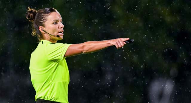 Más cerca del VAR en el fútbol femenino: las árbitras de Primera irán a la zona VAR de Las Rozas como ‘oyentes’ para formarse
