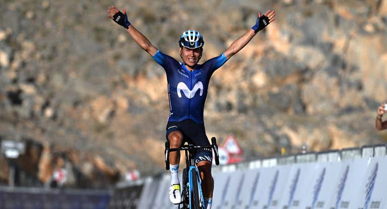 Einer Rubio celebra su triunfo en Jebel Jais, en el UAE Tour.