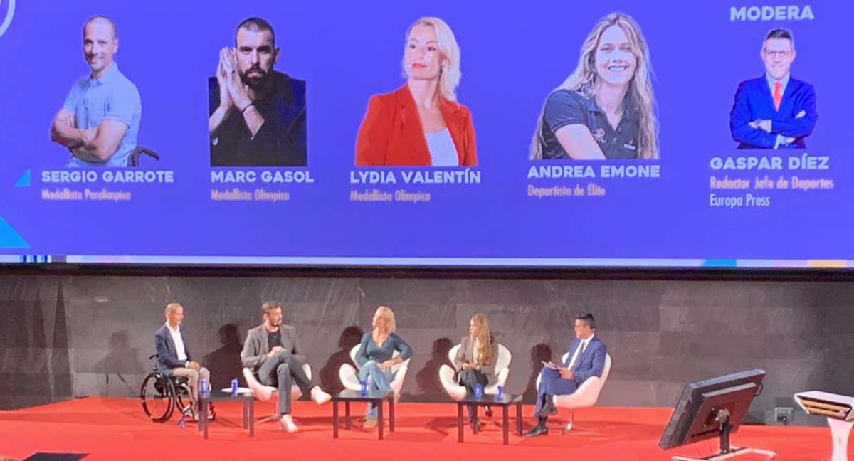 Un momento de la mesa redonda con Sergio Garrote, Marc Gasol, Lydia Valentín y Andrea Emone. /N. G. M.