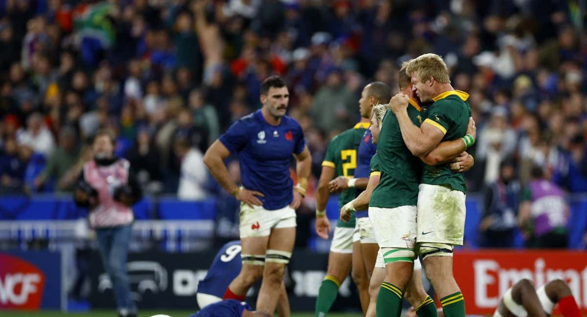 Los Springboks celebran su apretado triunfo frente a Francia, la Selección local en el Mundial de rugby 2023.