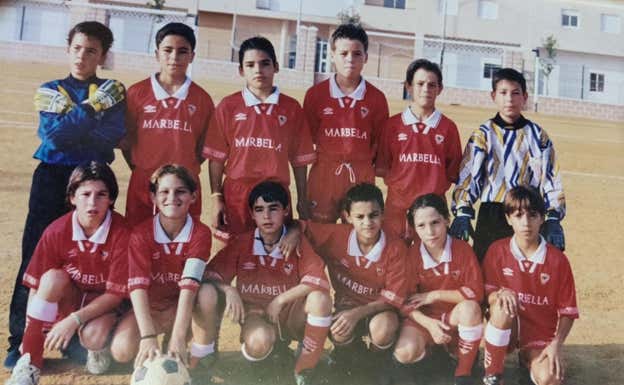 Ramos, abajo a la izquierda, junto a Dani Barral, que a su vez está debajo de Juan Barea.  RELEVO