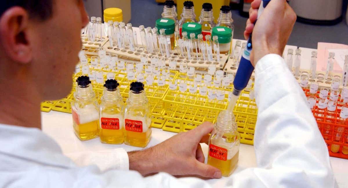 Fotografía de un laboratorio francés donde se analizan muestras antidopaje. /EFE/Durand Florence