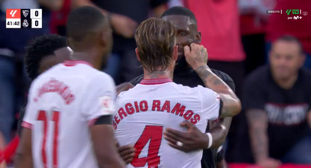 Así fue el reencuentro de Sergio Ramos con el Real Madrid: salvó un gol cantado y agarró de las mejillas a Rüdiger