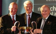 La gran cena, Bobby Charlton confiesa a Alfredo Di Stéfano: «Siempre quise ser como usted. Todos sus compañeros le buscaban para darle el balón»