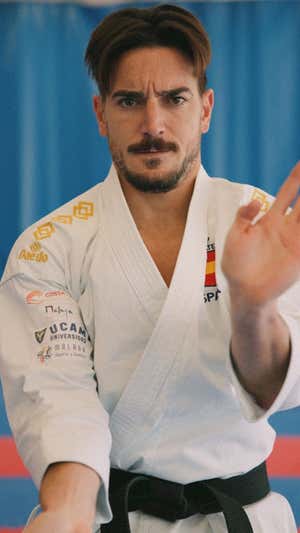 Damián Quintero.  RELEVO