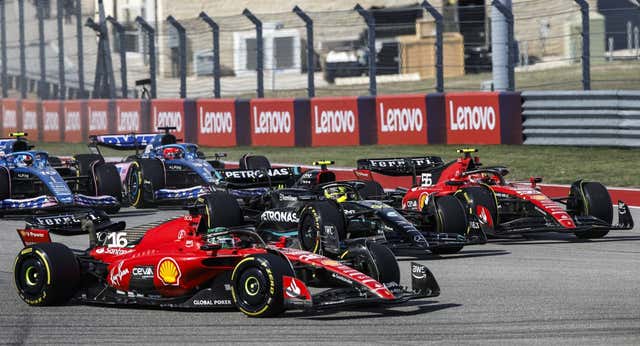 Sainz hereda un podio inesperado en Austin tras las descalificación de Hamilton