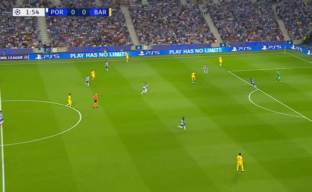 Romeu recibe solo, con compañeros muy lejos.  WYSCOUT
