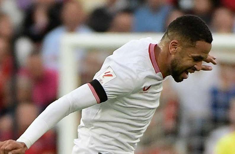 Gabriel Jesús brilla y le complica la vida al Sevilla