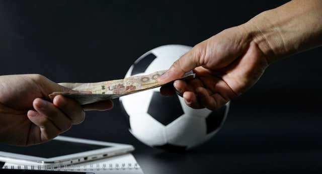 Cuando la mafia llega a los futbolistas… con un simple DM de Instagram