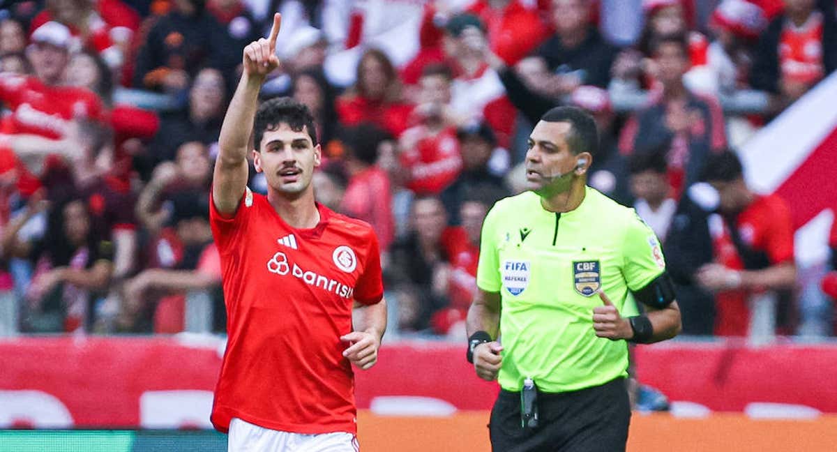 Johnny Cardoso, en un partido de Internacional./AFP