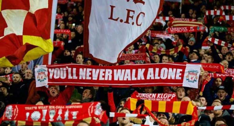 La afición del Liverpool en la previa de un partido.