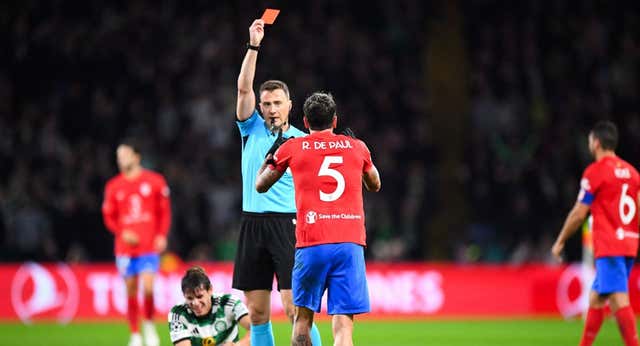 El árbitro Zwayer frena el arreón del Atlético en Celtic Park