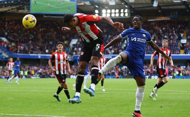 El gol de Ethan Pinnock contra el Chelsea. REUTERS
