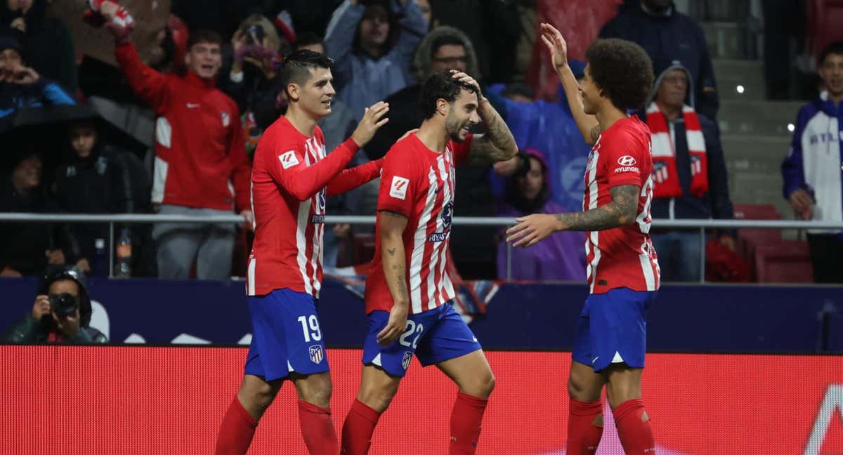 El Atlético está a tres puntos del liderato de LaLiga, pero con un partido menos. /EFE/Kiko Huesca.
