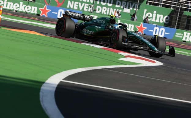 El Aston Martin AMR23 de Fernando Alonso, durante la clasificación del GP de México.  EFE