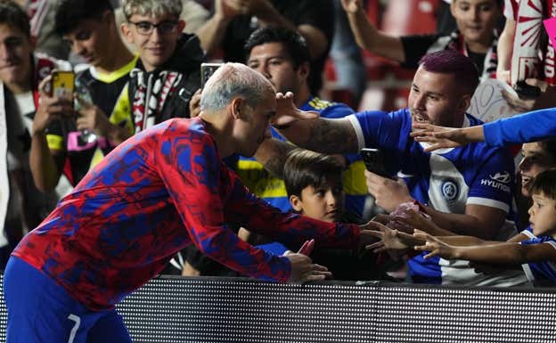 Griezmann saludando a los fans.  GETTY IMAGES
