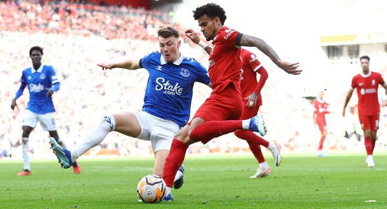 El jugador del Liverpool Luis Díaz, durante el partido contra el Everton de la Premier League.