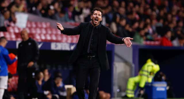 La reinvención de Simeone con mensaje encriptado y el «te quiero» en lenguaje de signos de Riquelme