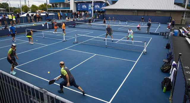 ¿Qué es el pickleball, el deporte de moda?