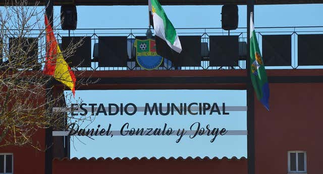 ¿A qué hora sales del trabajo? Así entrena el Hernán Cortés, el pueblo moderno de la Copa: «Mis padres vieron esto construirse»