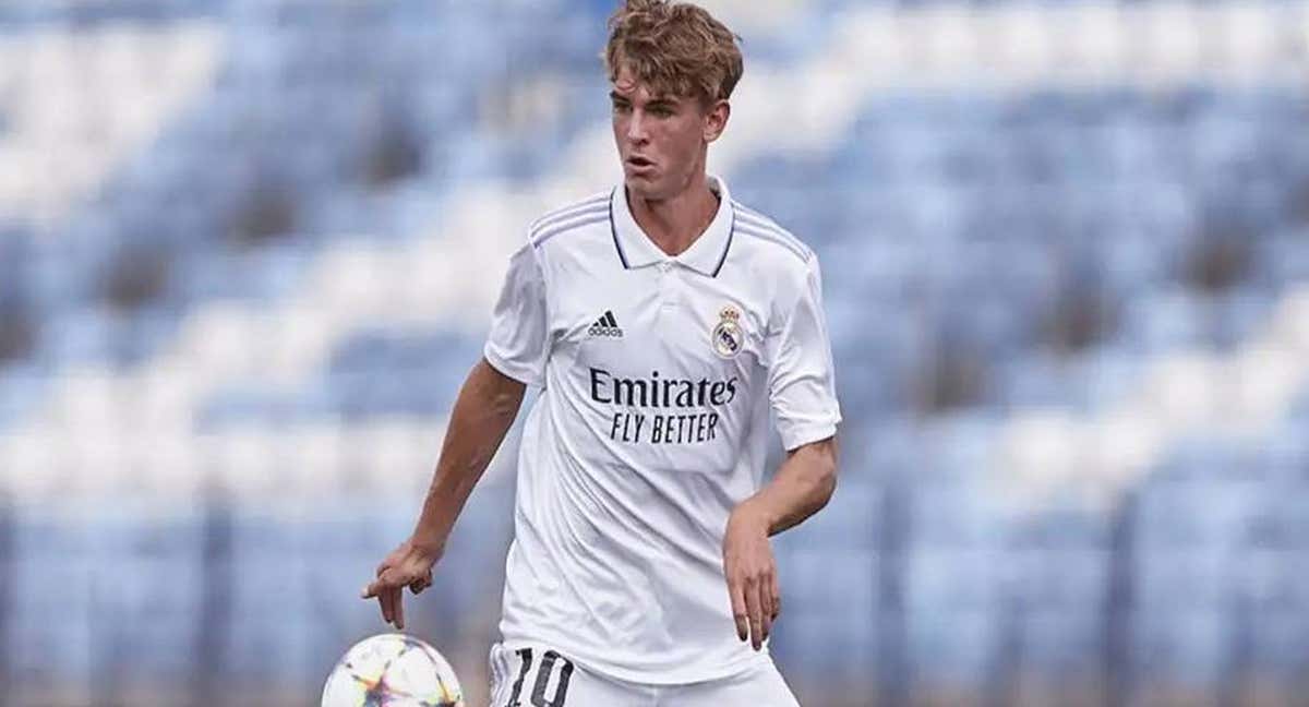 Nico Paz durante un partido con el Real Madrid./