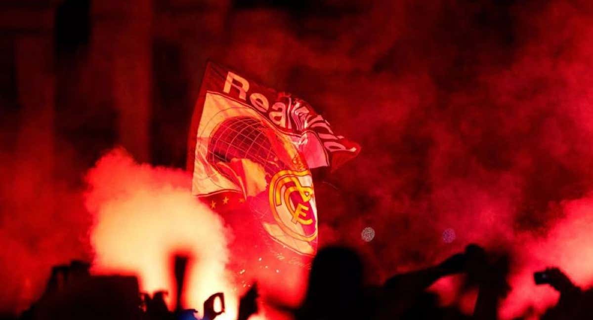 Los radicales de Ultra Sur, en los aledaños del estadio del Braga.