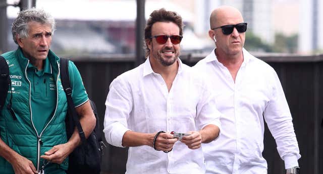 Fernando Alonso responde a los rumores sobre Red Bull: «No estoy en ese juego; habrá consecuencias»