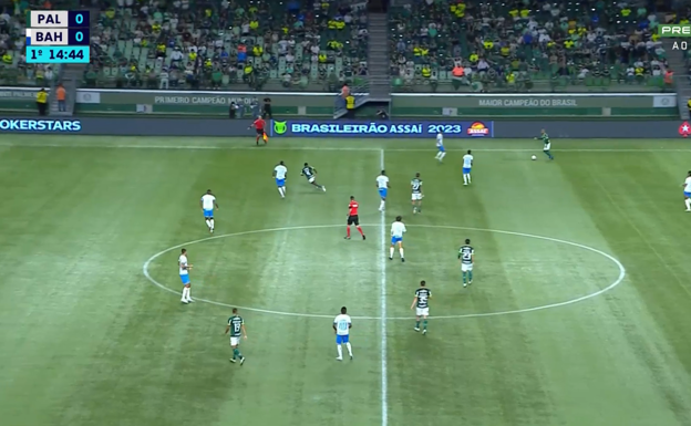 Endrick inicia tirando un desmarque muy profundo.  WYSCOUT