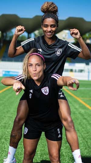 Mónica Hickmann y Luany, jugadoras del Madrid CFF.  MADRID CFF