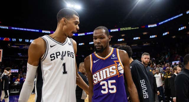 Wembanyama deja su primera gran exhibición: 38 puntos ante Kevin Durant y Devin Booker, y los Spurs en positivo