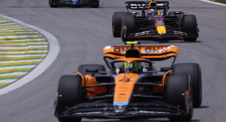 Norris bate a Verstappen y Ocon acaba con las esperanzas de Alonso en la clasificación sprint en Brasil