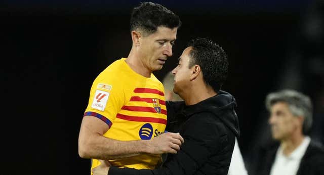 Lewandowski ataca como si el Barça fuese el Bayern… y no funciona