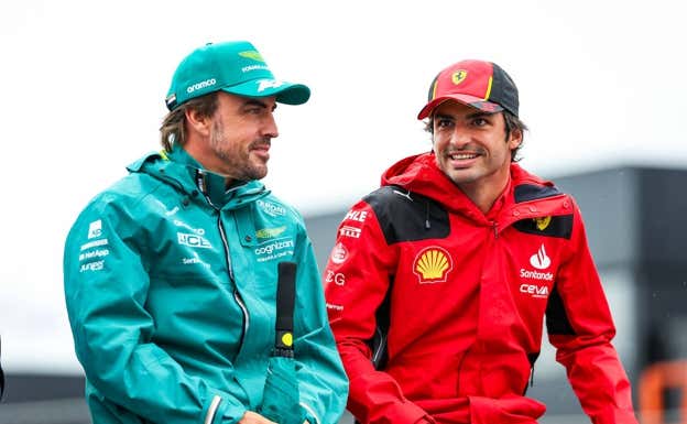Alonso y Sainz, antes de una carrera este año.  Reuters