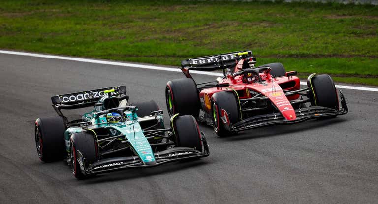 Alonso y Sainz, durante una carrera esta temporada.