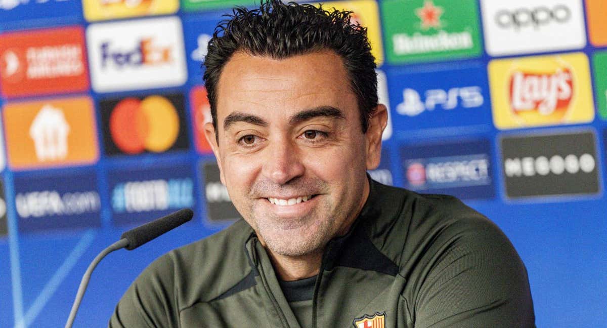 Imagen de Xavi Hernández en sala de prensa del Volksparkstadion de Hamburgo. /AFP