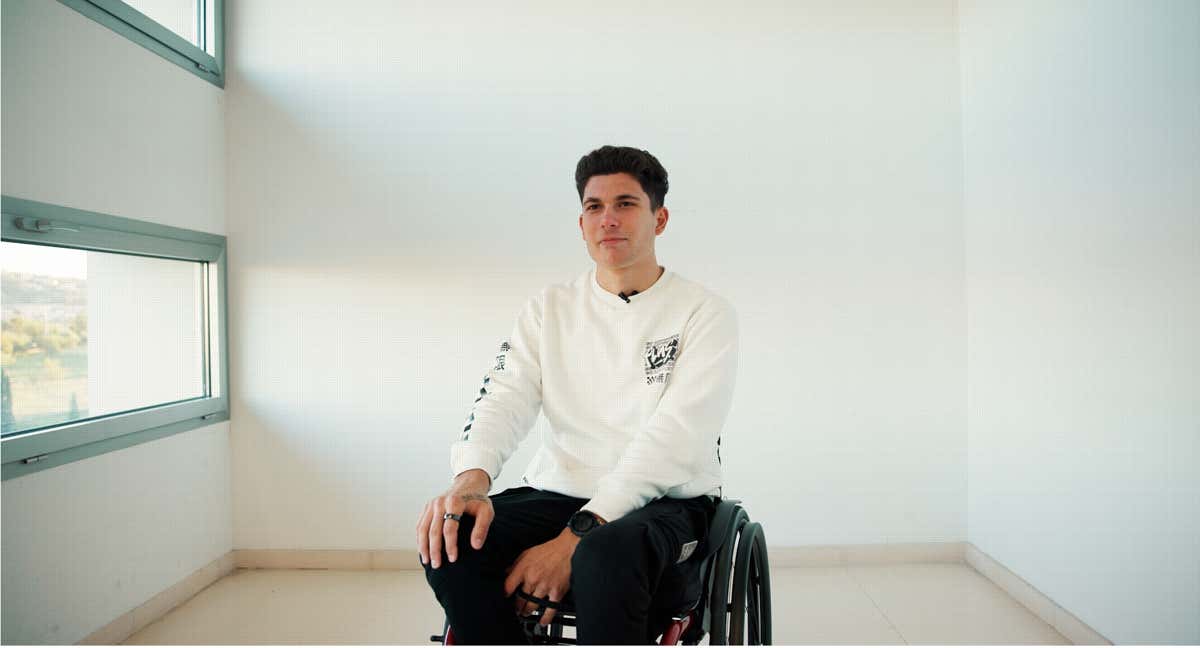 Carlos Tatay en el Hospital Nacional de Parapléjicos de Toledo. /RELEVO/MICHÈLE NOVOVITCH