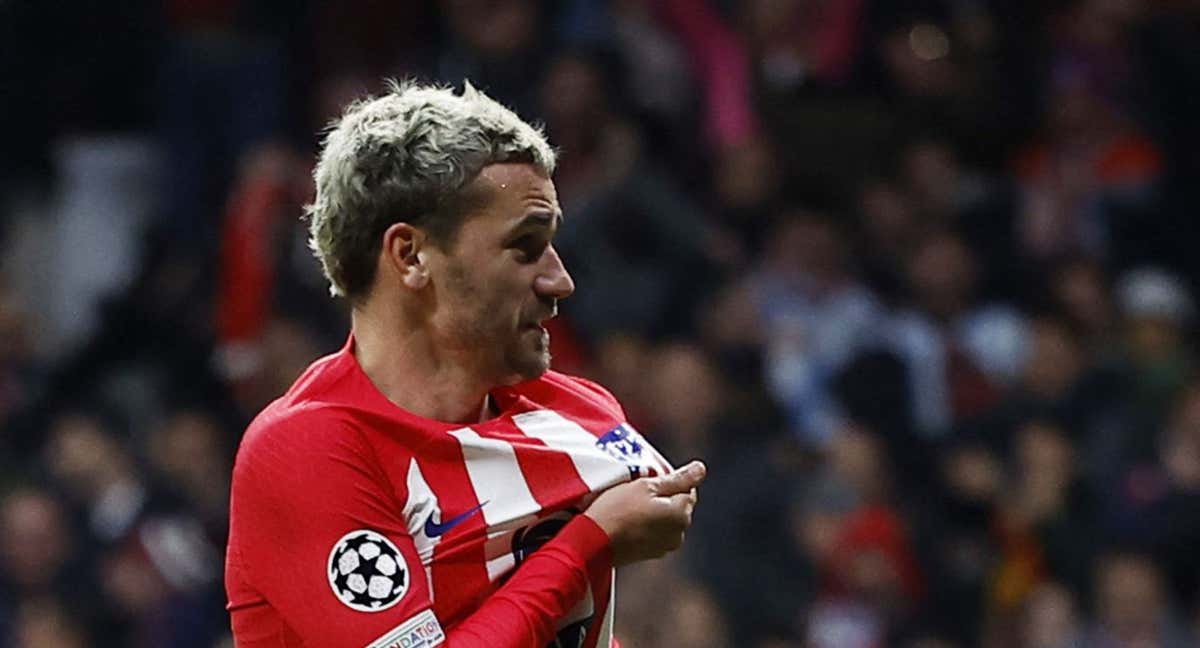 Griezmann se besó el escudo tras su segundo gol ante el Celtic./AFP