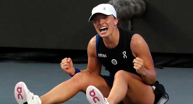Iga Swiatek aplasta a Pegula, cierra el año como ‘maestra’ y recupera el nº1 del mundo