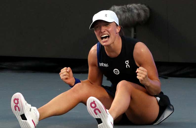 Swiatek aplasta a Pegula, cierra el año como 'maestra' y recupera el nº1