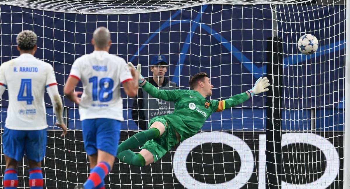 Ter Stegen no pudo hacer nada en el tanto de Sikan.