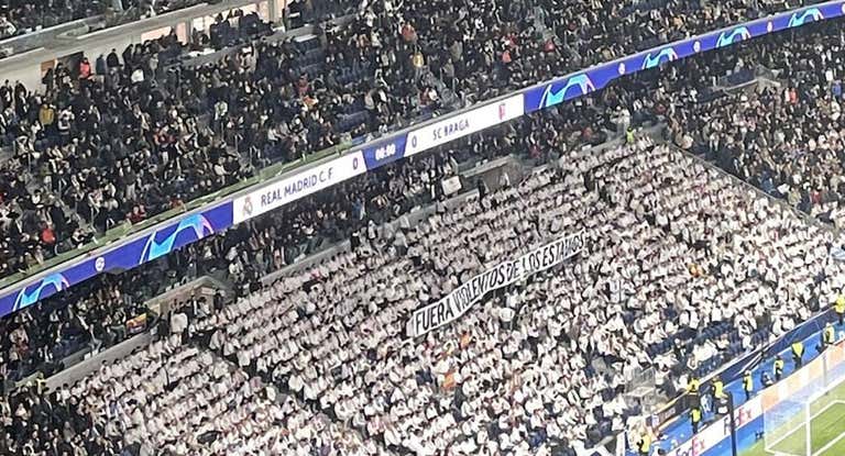La pancarta contra los ultras en el Bernabéu.