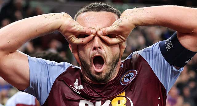 El motivo de las gafas en los goles de McGinn: «Cuando eres joven socialmente te sientes un poco fuera»