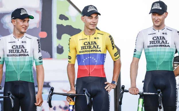 Orluis Aular, en el centro, uno de los ciclistas implicados en los documentos que asocian al Caja Rural con Maynar. GETTY