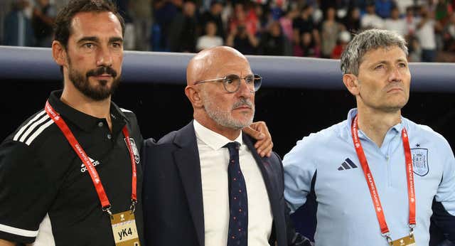 De la Fuente y su cuerpo técnico tienen contrato… ¡hasta octavos de final!