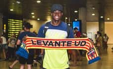 El fútbol se tiñe de luto tras el fallecimiento de Raphael Dwamena al desplomarse en pleno partido