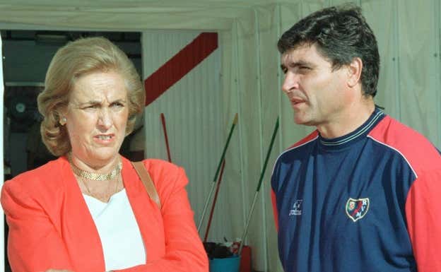 Teresa Rivero, que fue presidente del Rayo, charlando con Juande en una foto de archivo.