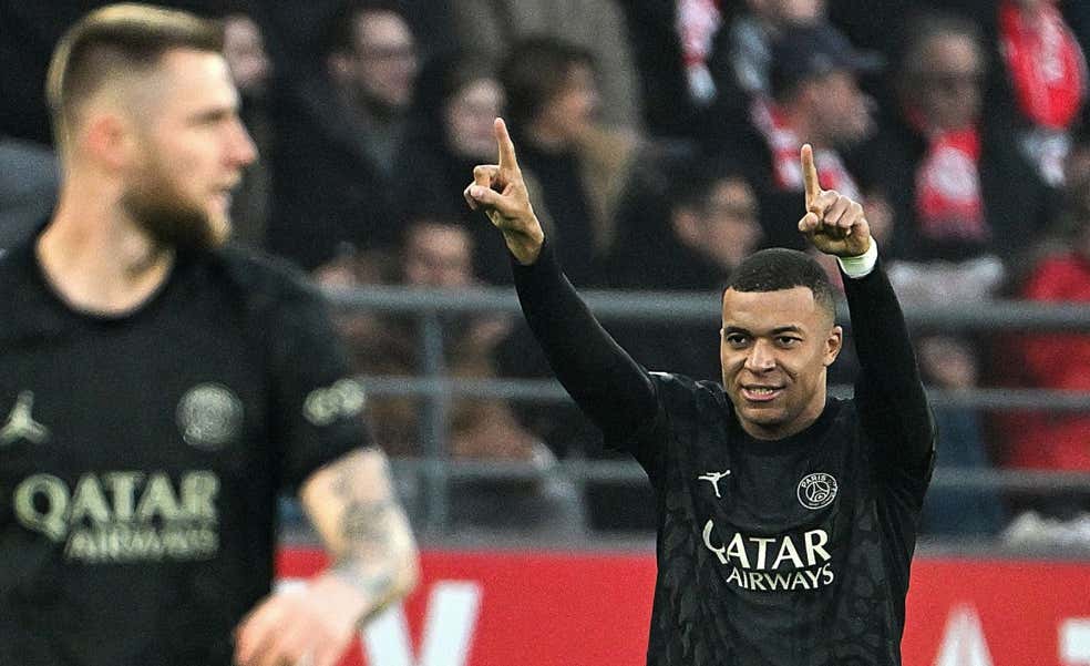 Kylian Mbappé le da el liderato al PSG con un hat-trick... y se lleva un palo de Luis Enrique: «No estoy contento con él»