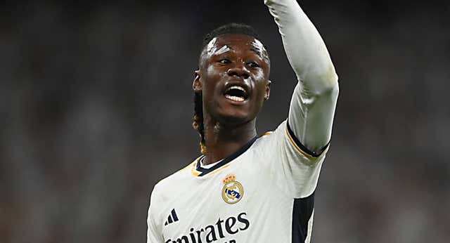 Camavinga brilla en su posición preferida ante un Florentino rendido: «Tú eres el mejor»