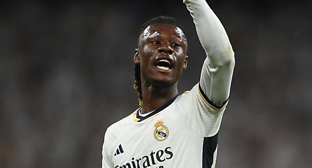 Camavinga da indicaciones durante el Real Madrid-Valencia.