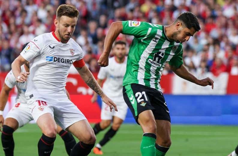 El orgullo de Rakitic salva al Sevilla ante el perdonavidas Betis